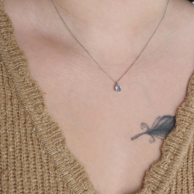 Collier Carador Or blanc 375/000, Topaze, forme poire