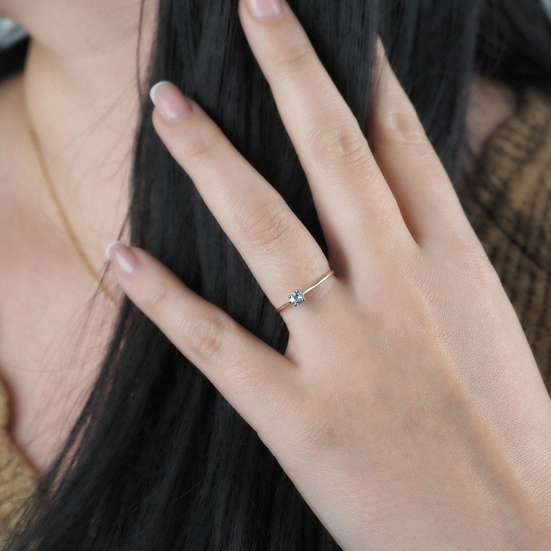 Solitaire Carador Or jaune 375/000 et Topaze