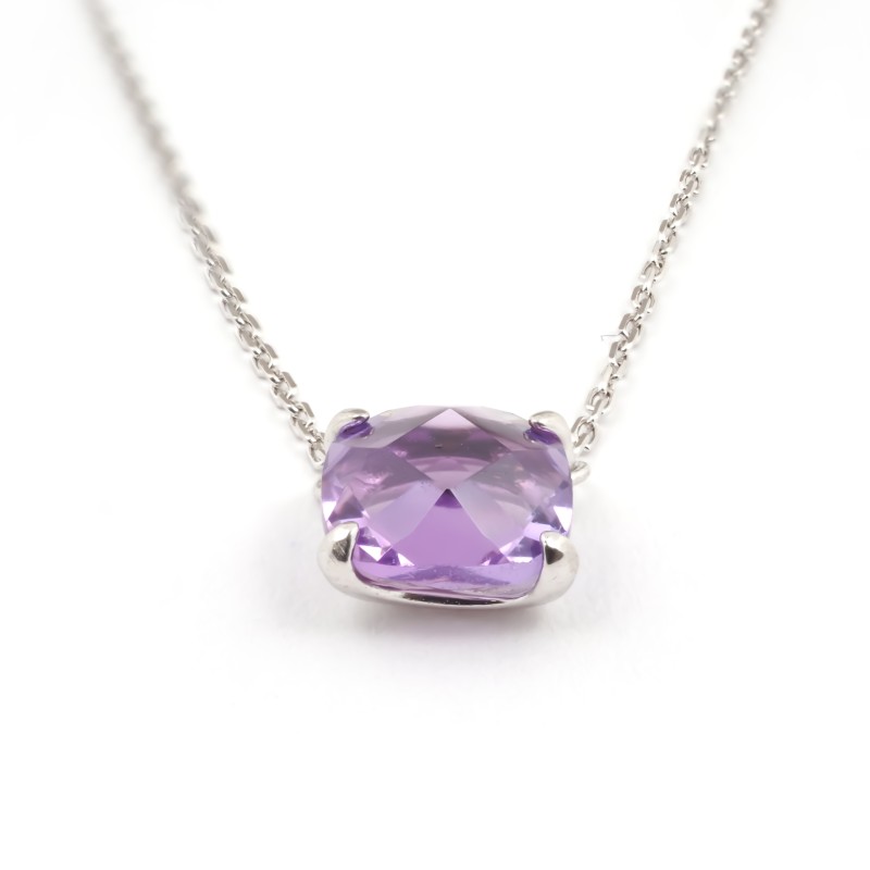 Collier en or blanc 375/000 et Améthyste