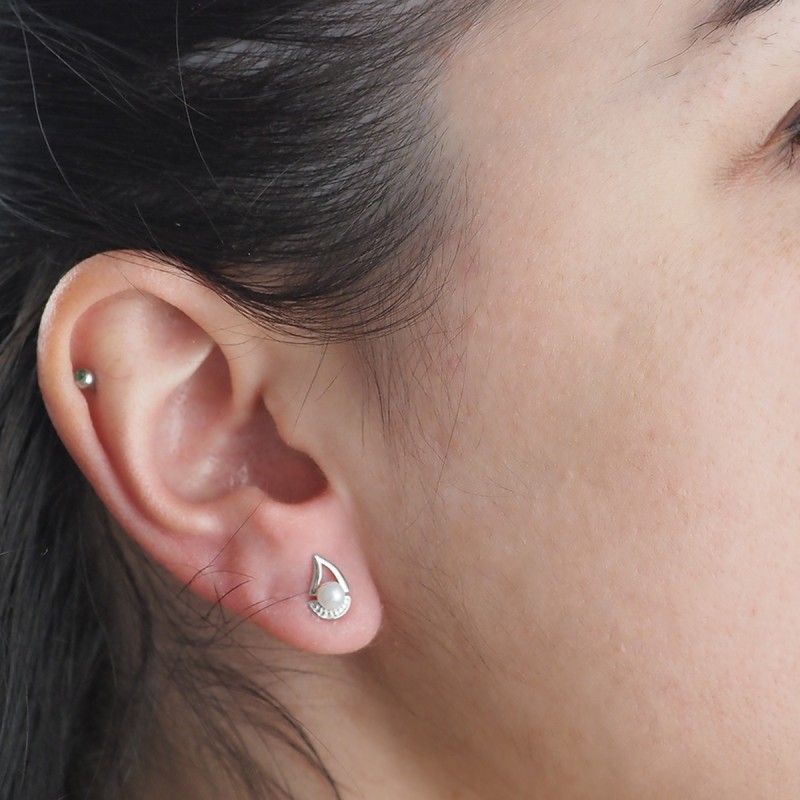 Carador - Boucles d'oreilles Perle et Or blanc 375/000 forme larme