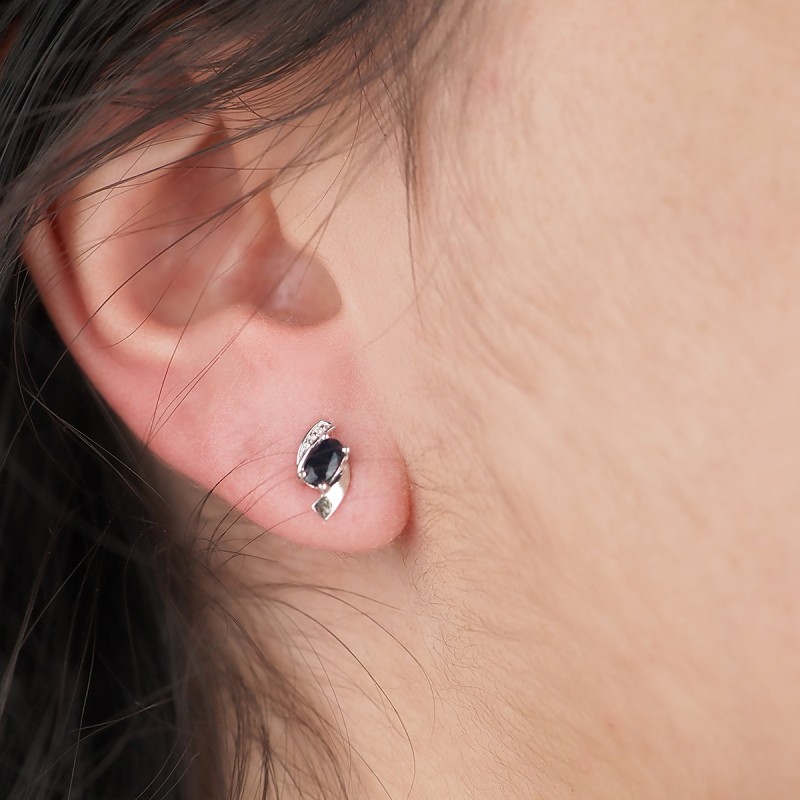 Boucles d'oreilles Carador or blanc 375/000 Diamant et Saphir