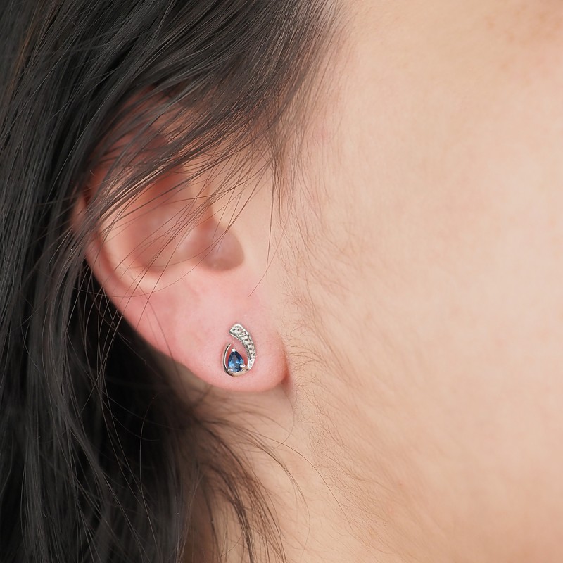 Boucles d'oreilles Carador Or blanc 375/000 et Saphir 0.40 cts