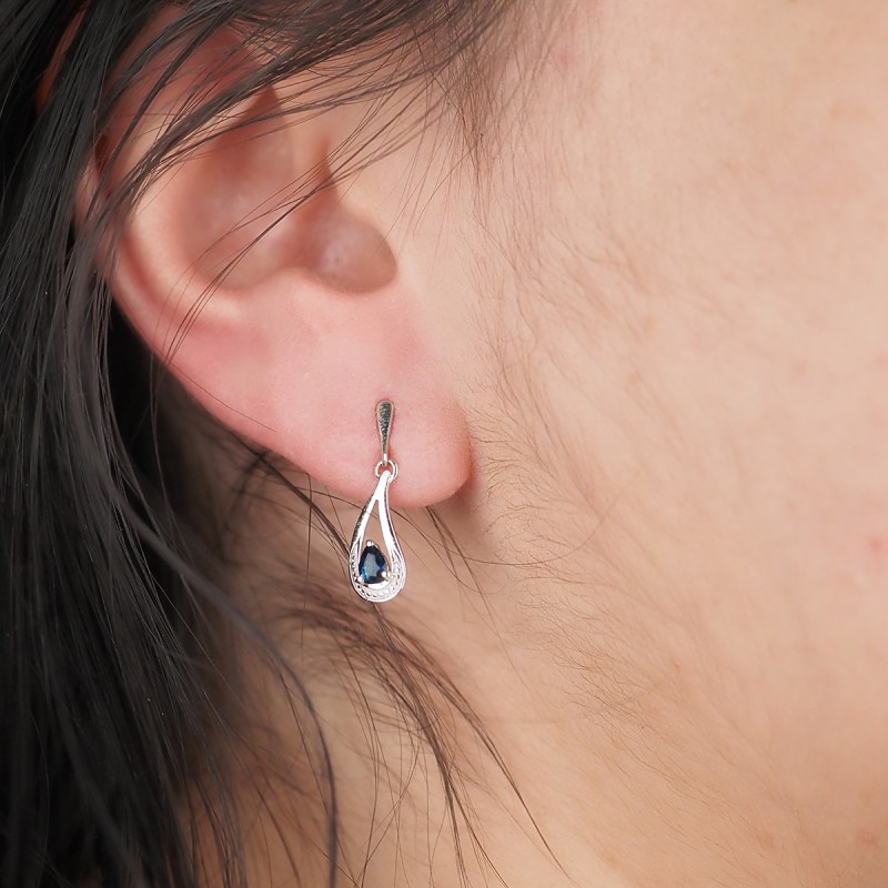 Boucles d'oreilles Carador Pendantes or blanc 375/000 et saphir