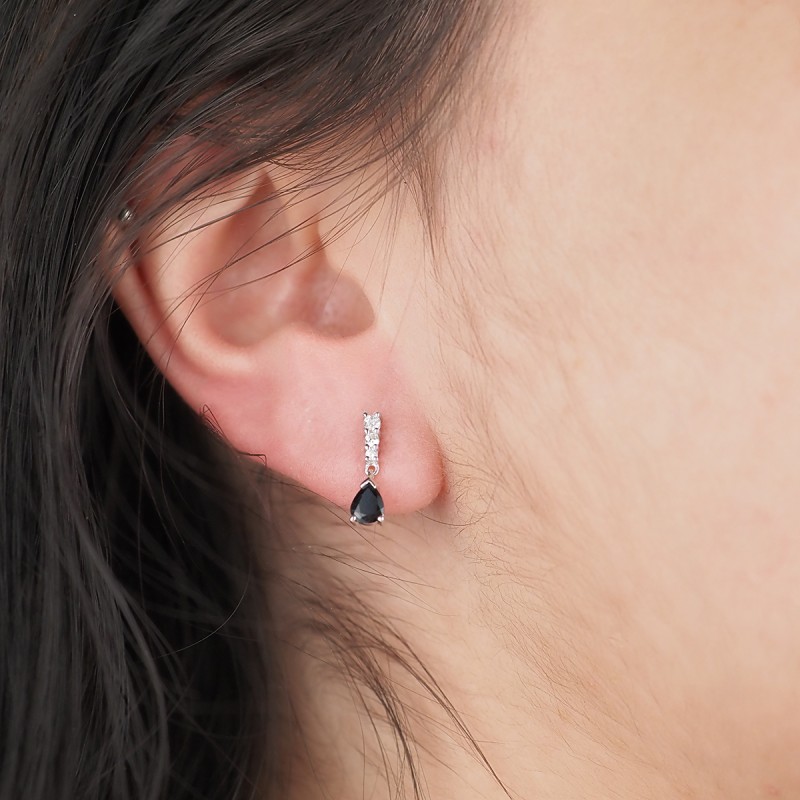 Boucles d'oreilles Carador or blanc 375/000 et saphir 0,50 cts