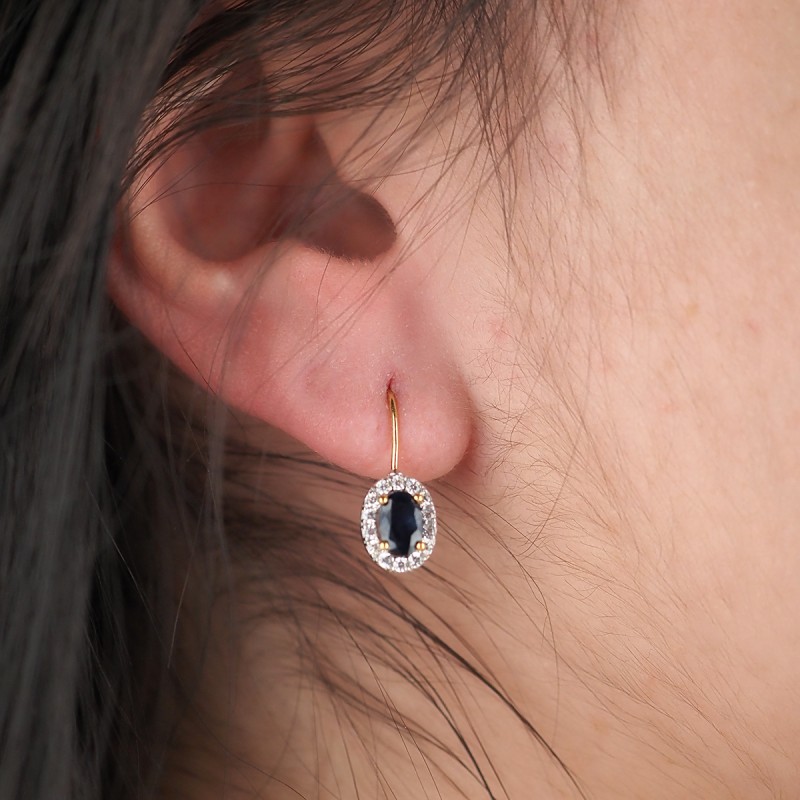 Boucles d'oreilles Carador Dormeuses saphir serti 4 griffes en or jaune 375/000 et oxydes de zirconium