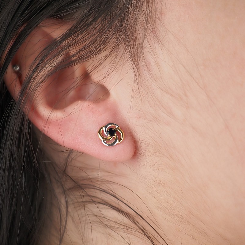 Boucles d'oreilles Carador clous bicolore et saphir serti 4 griffes en or 375/000