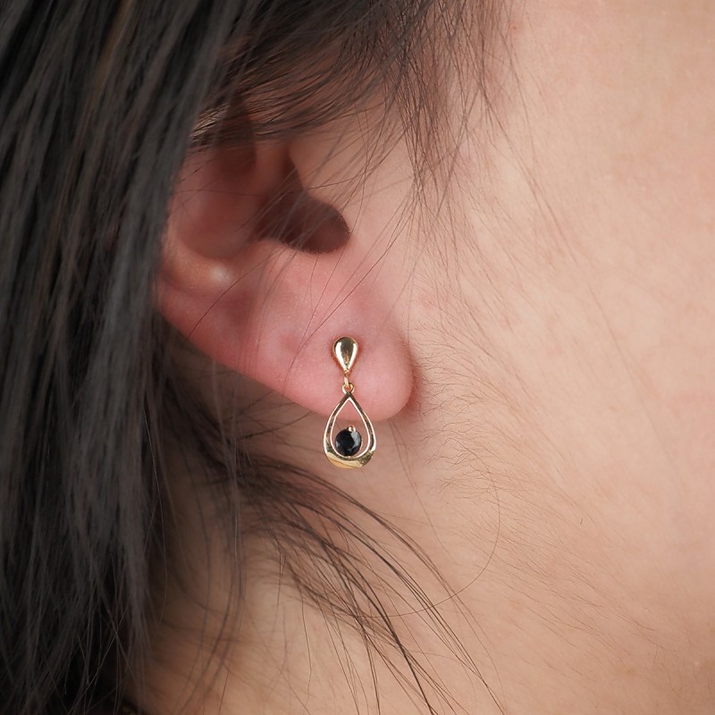 Boucles d'oreilles Carador pendantes goutte or jaune 375/000 et saphir