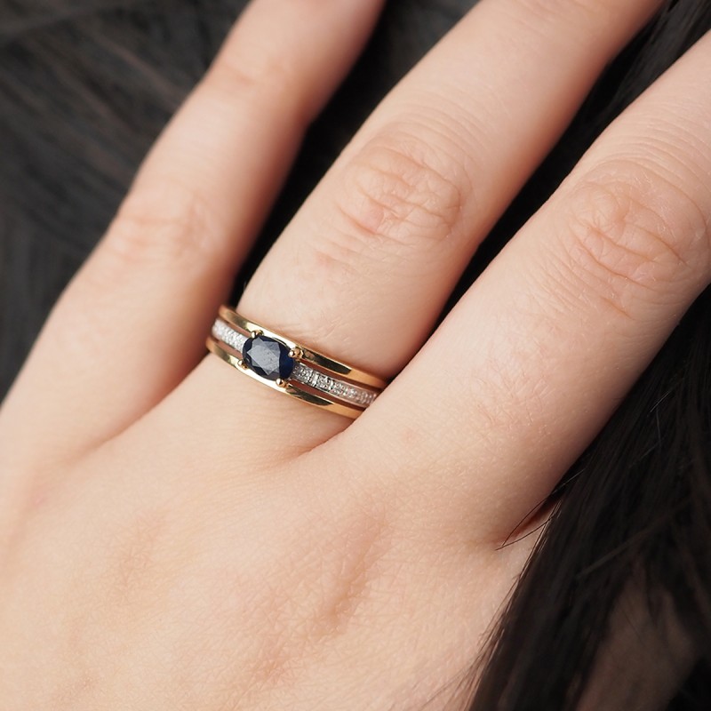 Bague anneau large Carador en or jaune 375/000 et saphir