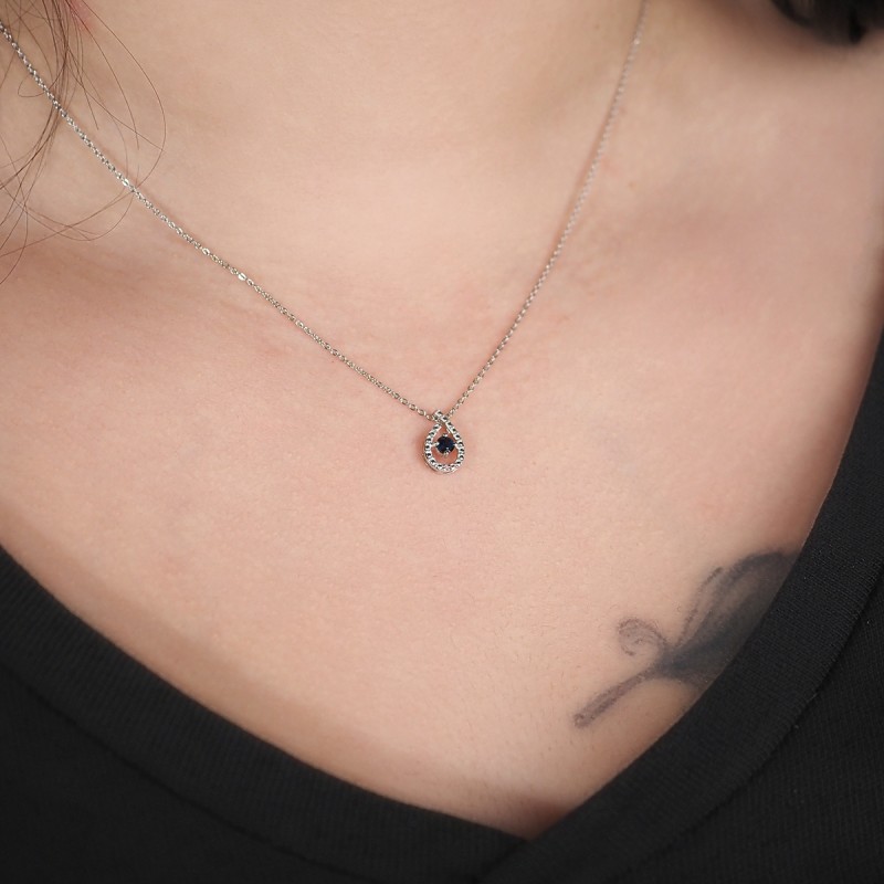 Collier Carador Or Blanc 375/000 et pendentif saphir