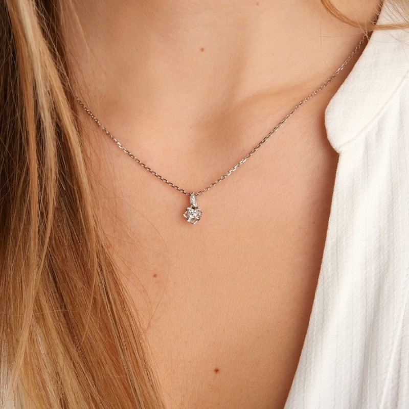 COLLIER FEMME MAUBOUSSIN OR BLANC 750/000 ET DIAMANTS "MA REINE D'AMOUR" n°1