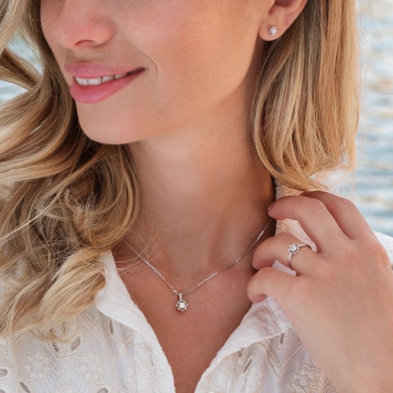 BOUCLES D'OREILLES FEMME MAUBOUSSIN OR BLANC 750/000 ET DIAMANTS "MA REINE D'AMOUR"