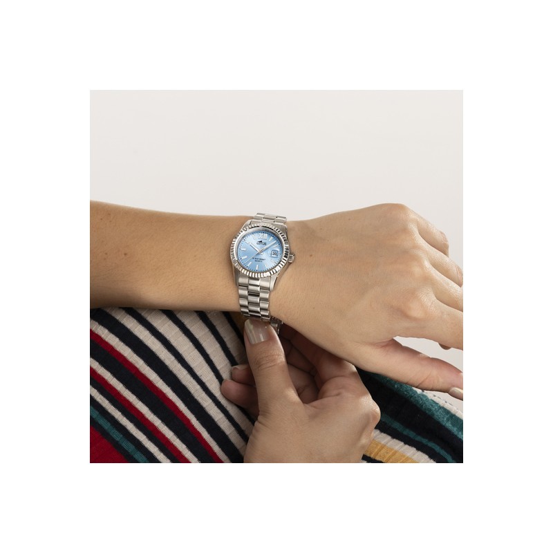 Montre Lotus femme bracelet acier argente fond bleu
