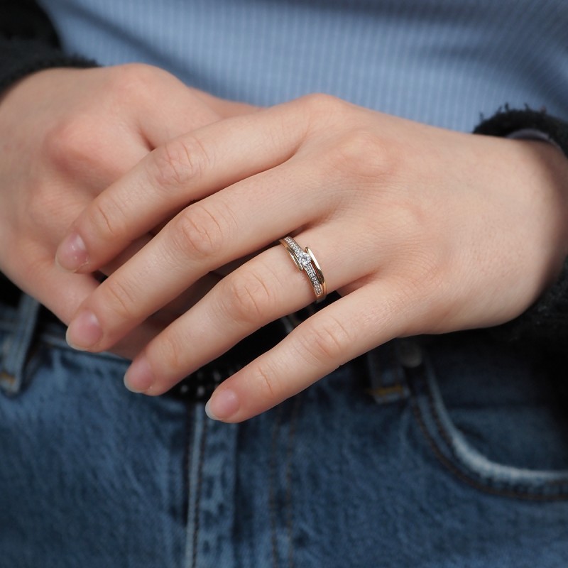 Bague solitaire accompagné fantaisie Carador en or 375/000 et doxydes de zirconium