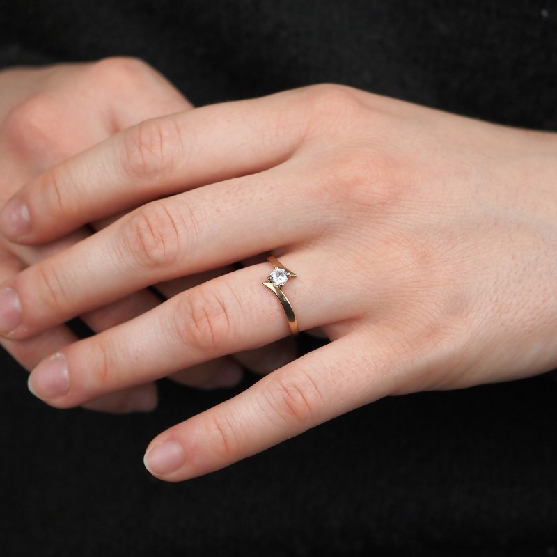 Bague solitaire femme Carador Or 375/000 et Oxyde de zirconium