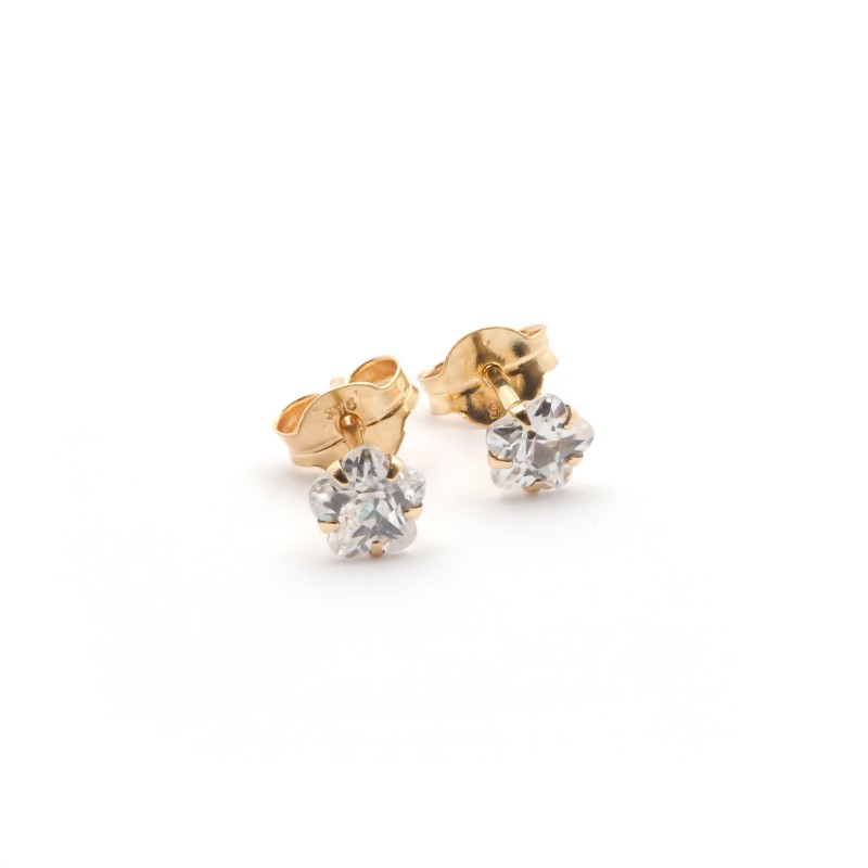 Boucles d'oreilles en or jaune 375/000 et oxydes de zirconium sertis 5 griffes