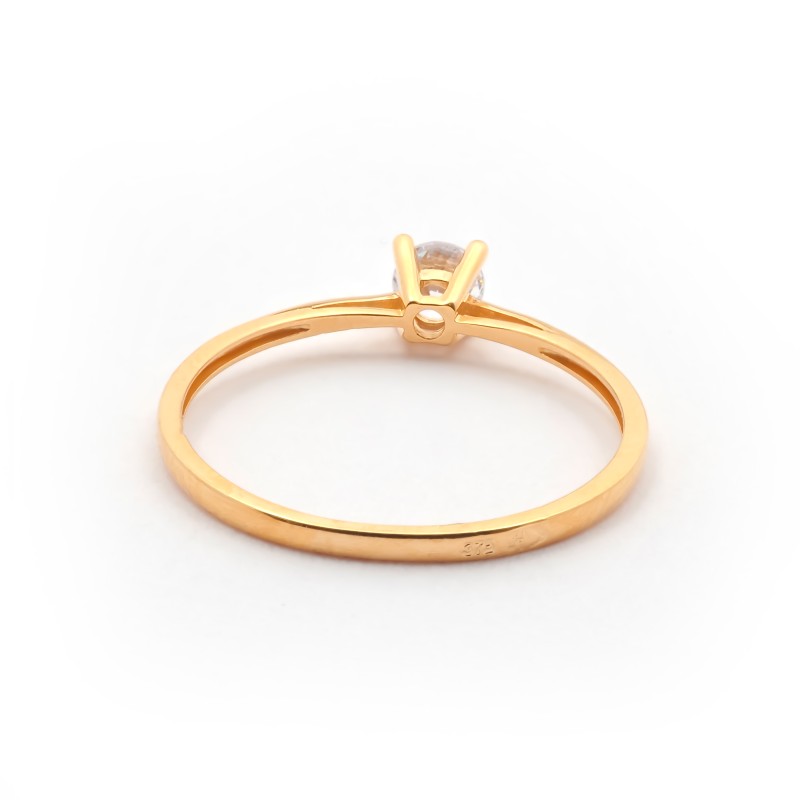 Bague solitaire  Carador en or jaune 375/000 et oxydede zirconium serti 4 griffes