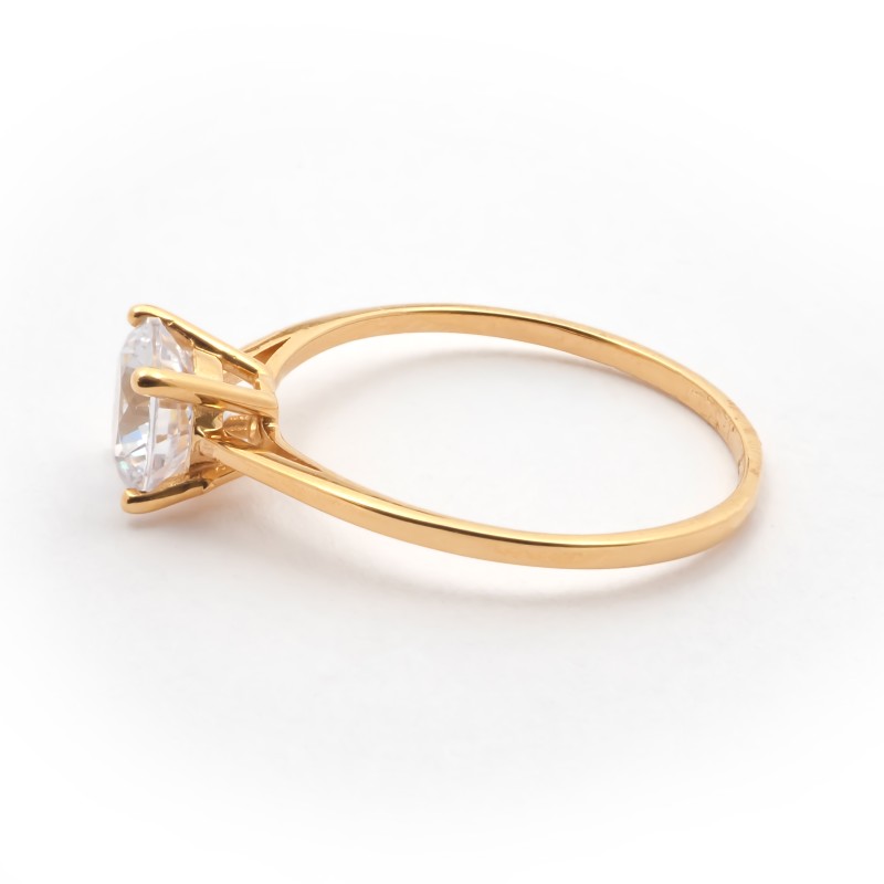 Bague solitaire  Carador en or jaune 375/000 et oxyde de zirconium serti 4 griffes