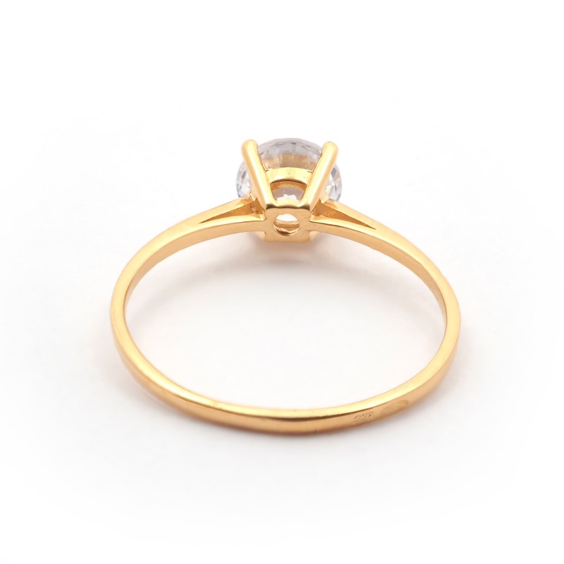 Bague solitaire  Carador en or jaune 375/000 et oxyde de zirconium serti 4 griffes