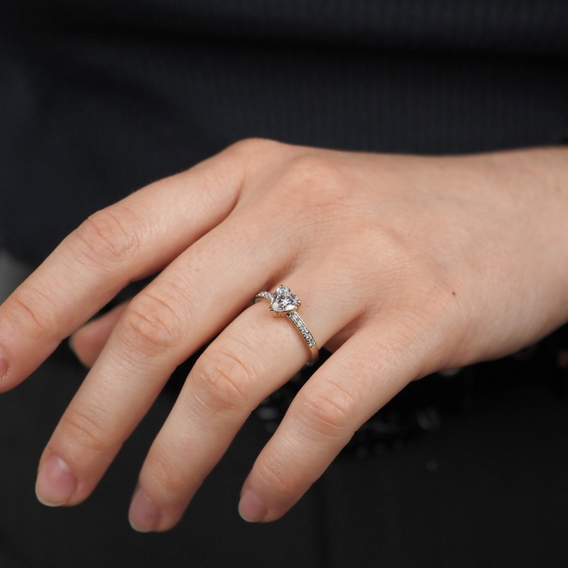 Bague coeur type solitaire accompagné Carador Or 375/000 et Oxyde de zirconium