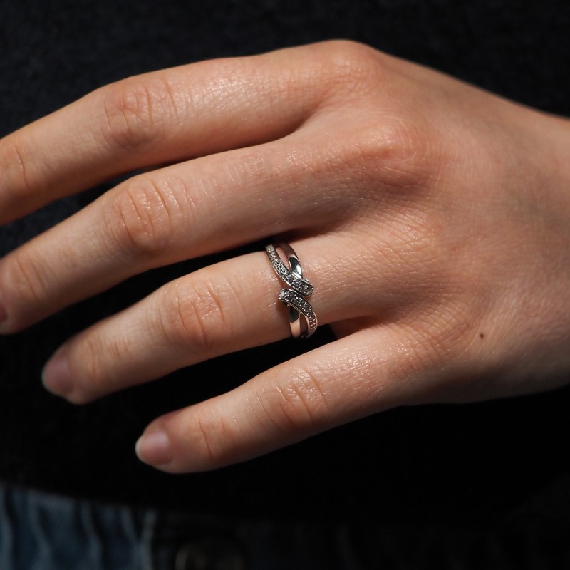 Bague croisée empierrée Carador en or blanc 375/000 et oxydes de zirconium