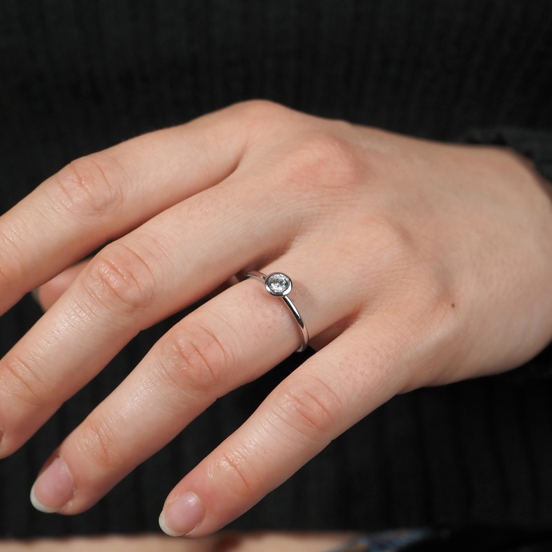 Solitaire Carador Or blanc 375/000e et oxyde de zirconium