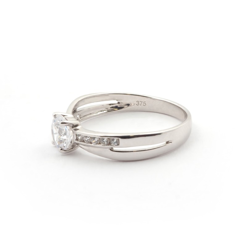 Bague solitaire  Carador en or blanc 375/000 et oxyde de zirconium serti 6 griffes