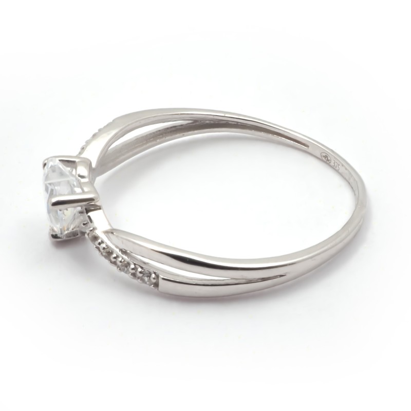 Bague Carador or blanc 375/000, oxyde de zirconium coeur