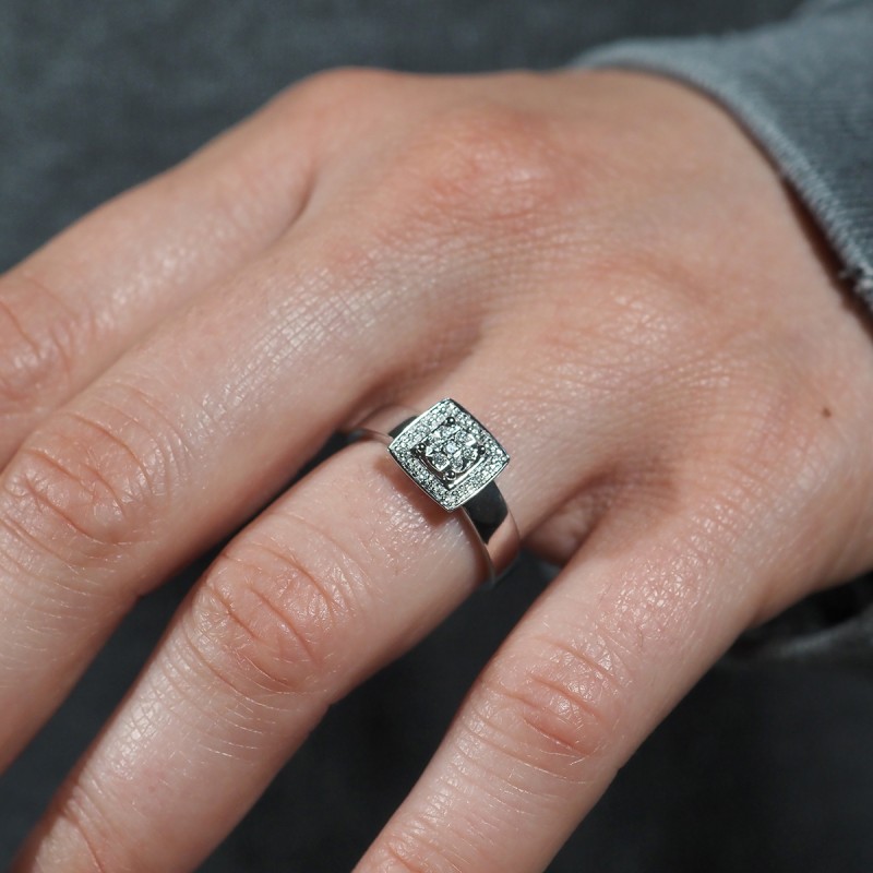 Bague en or blanc 750/000 et diamants 0.078 carats