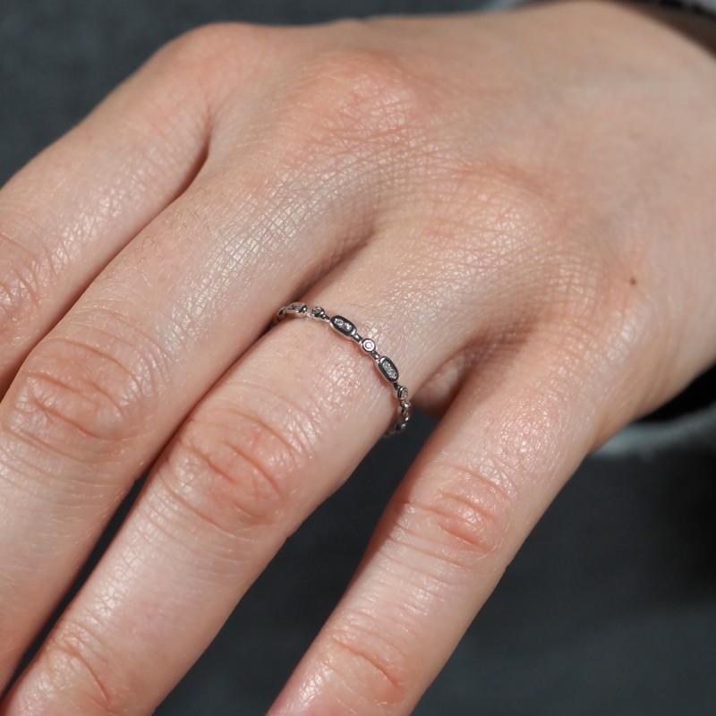 Bague type alliance fantaisie Carador en or blanc 750/000 et diamants