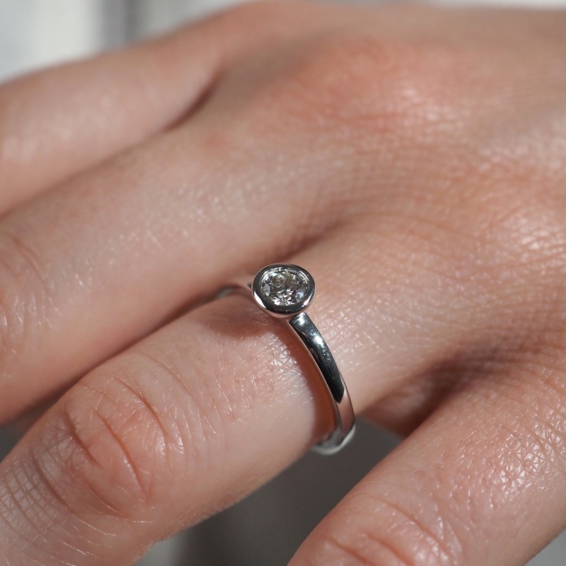 Bague Femme Carador en Or Blanc 750/000 Solitaire