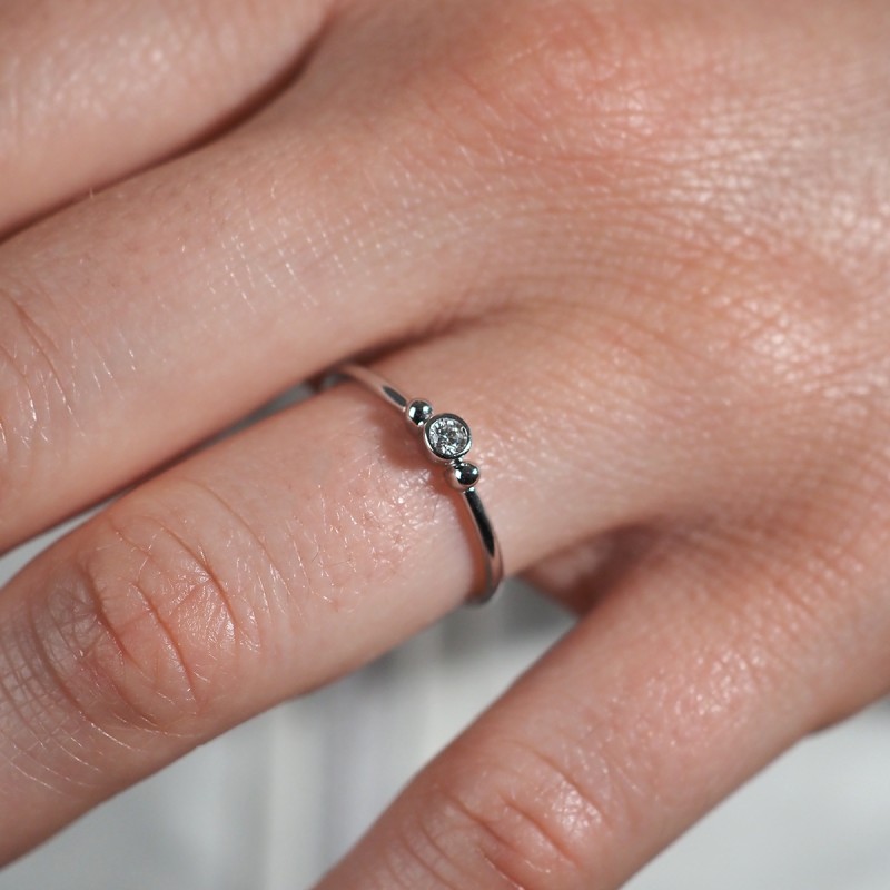 Bague Carador Solitaire or blanc 375/000 et diamant 0,049 cts