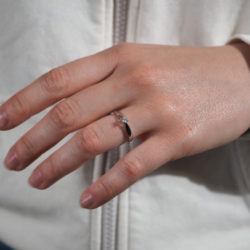 BAGUE SOLITAIRE OR BLANC 750/000 AVEC DIAMANT