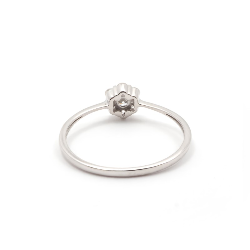 BAGUE OR BLANC 750/000 ET DIAMANTS FORME FLEUR