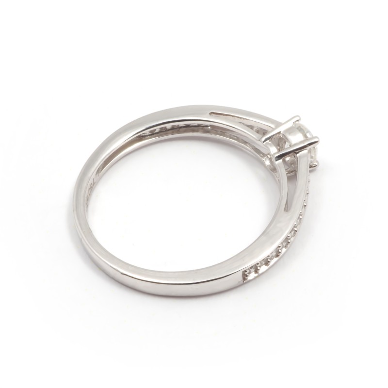 BAGUE SOLITAIRE ACCOMPAGNE OR BLANC 750/000 ET DIAMANTS