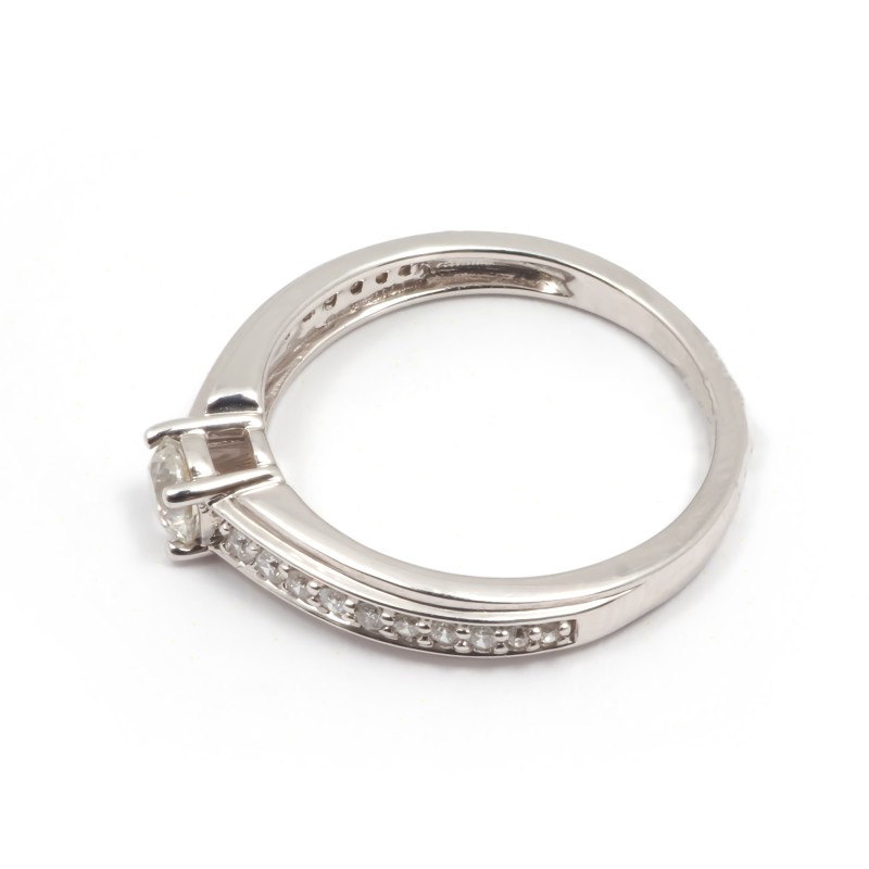 BAGUE SOLITAIRE ACCOMPAGNE OR BLANC 750/000 ET DIAMANTS