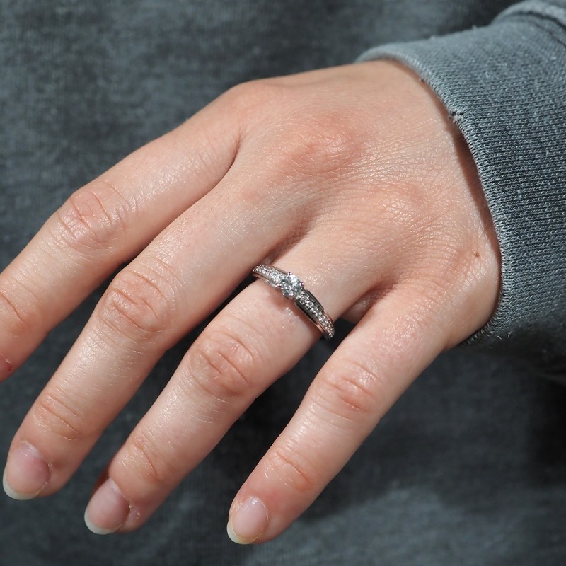 BAGUE SOLITAIRE ACCOMPAGNE OR BLANC 750/000 ET DIAMANTS