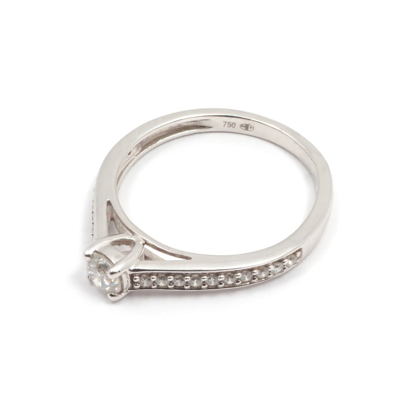 BAGUE SOLITAIRE ACCOMPAGNE OR BLANC 750/000 ET DIAMANTS