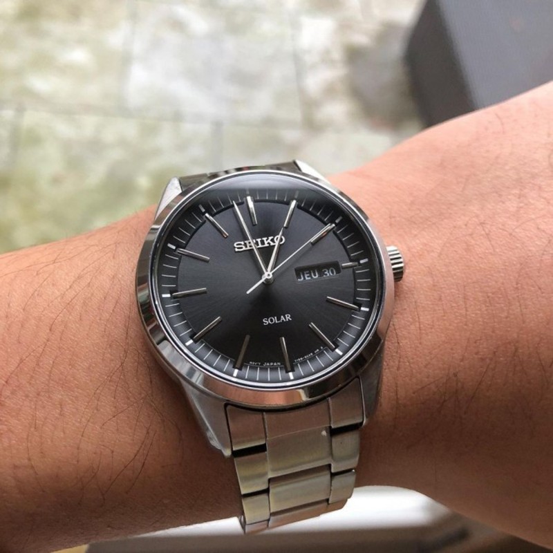 Montre Homme Seiko bracelet acier argenté cadran noir