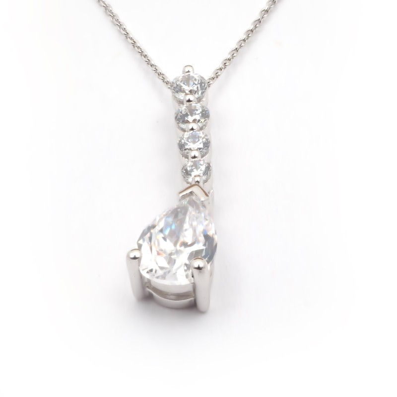 Collier Carador or 375/000 et oxydes de zirconium