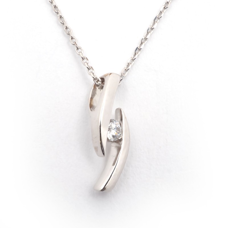 Collier Carador chaine et pendentif or blanc 375/000 et oxyde de zirconium