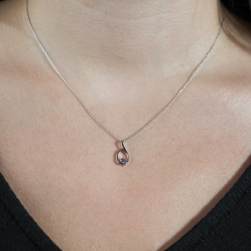 Collier Carador Or blanc 375/000e Larme et Oxyde solitaire