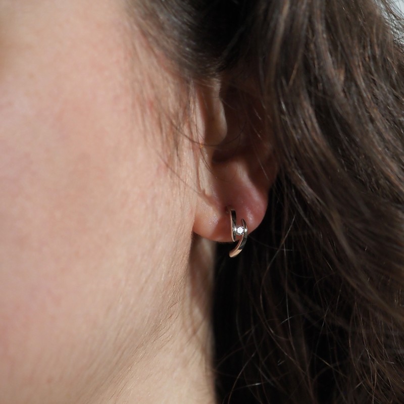 Boucles d'oreilles Carador demi-créoles or blanc 375/000 et oxyde de zirconium