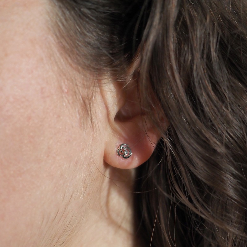 Boucles d'oreilles en or blanc 375/000 et oxyde de zirconium