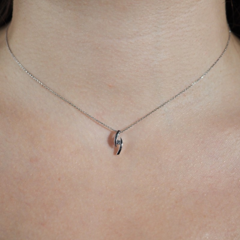 Collier Carador chaine et pendentif or blanc 375/000 et oxyde de zirconium