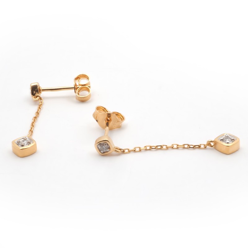 Boucles d'oreilles pendantes  en or jaune 750/000 et diamants CARADOR