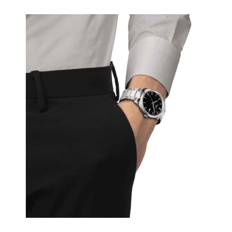 Montre homme Tissot PR 100 bracelet acier et cadran noir