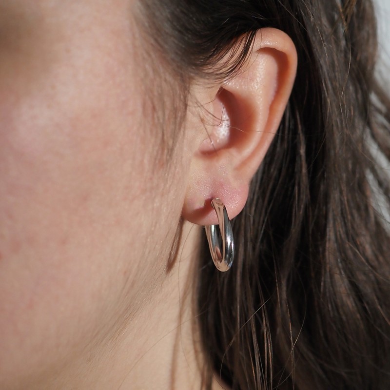 Boucles d'oreilles créoles Carador tube oval torsadé en or blanc 750/000