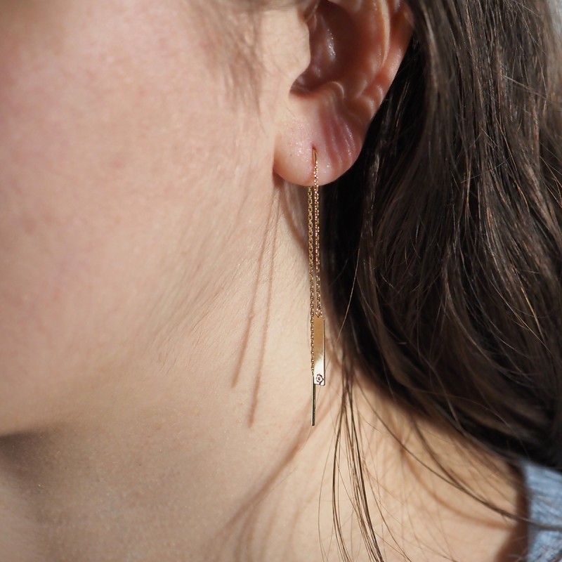 Boucles d'oreilles barette plate pendantes  en or jaune 750/000 et diamant CARADOR