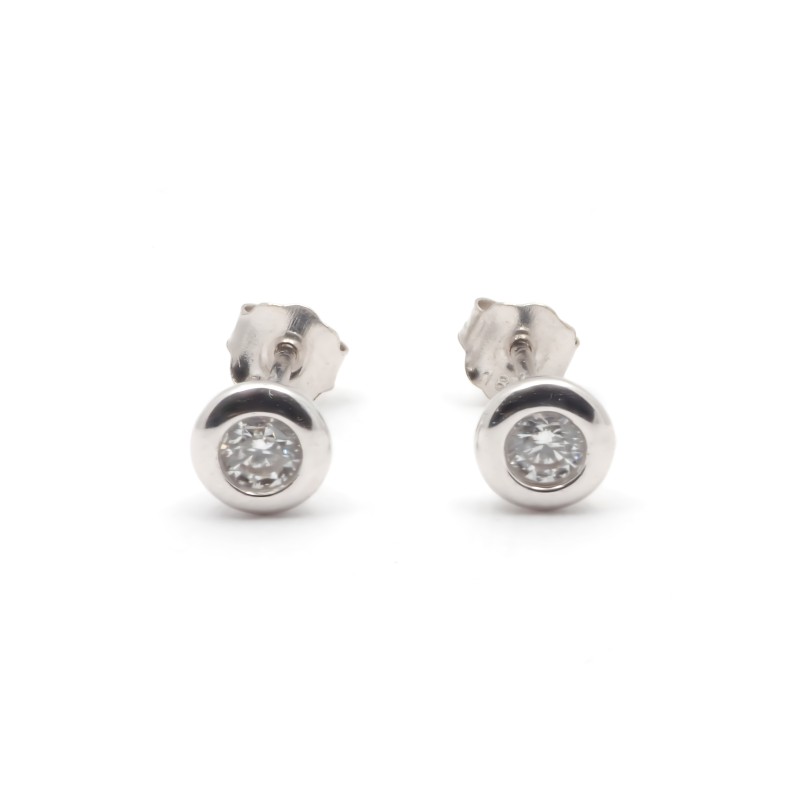 Boucles d'oreilles clous Carador diamant serti clos en or blanc 750/000