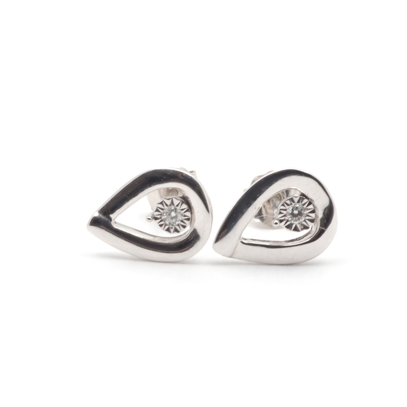 Boucles d'oreilles en or blanc 750/000 CARADOR diamants.